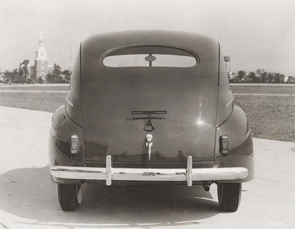 Ford Deluxe Tudor rear view - 1941