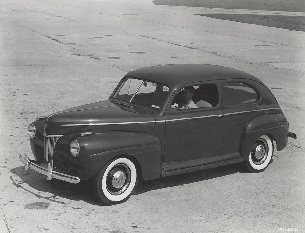 Ford Deluxe Tudor sedan -1941