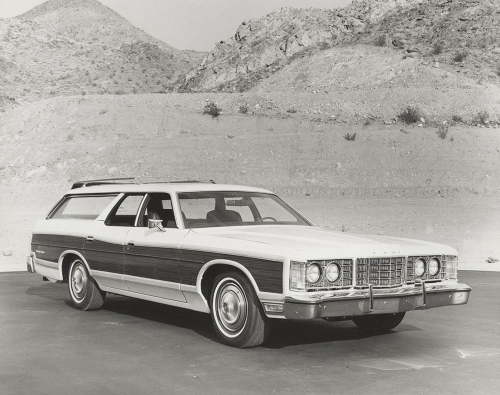 Ford Country Squire - 1974
