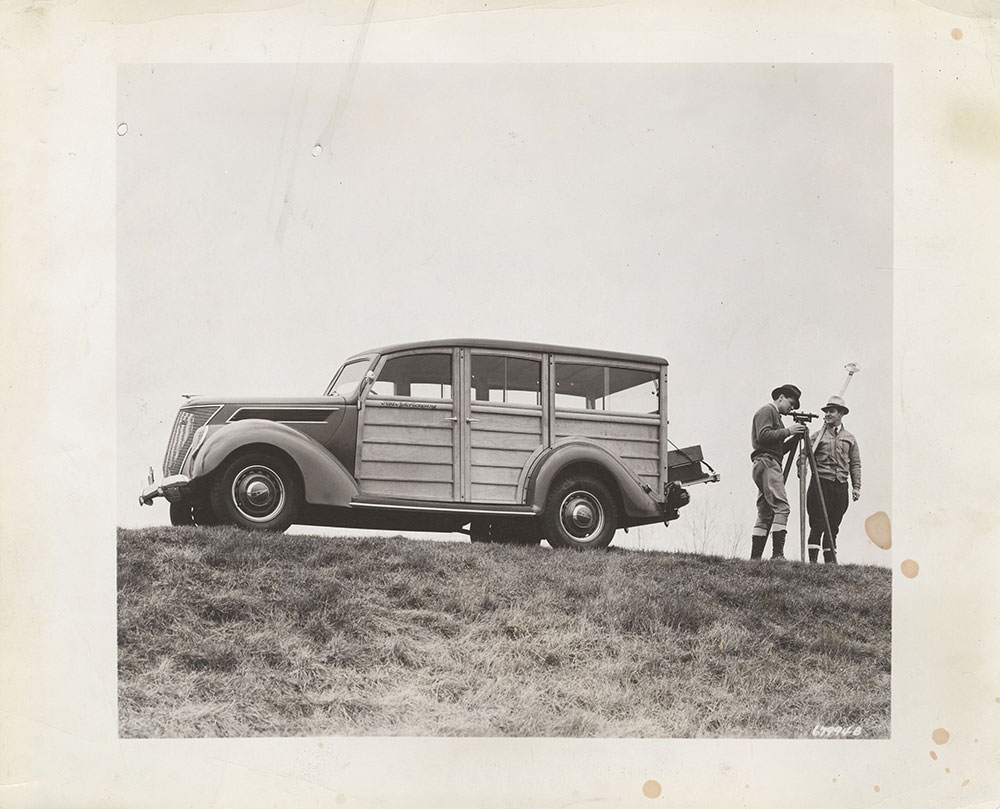 Ford V-8 station wagon: 1937