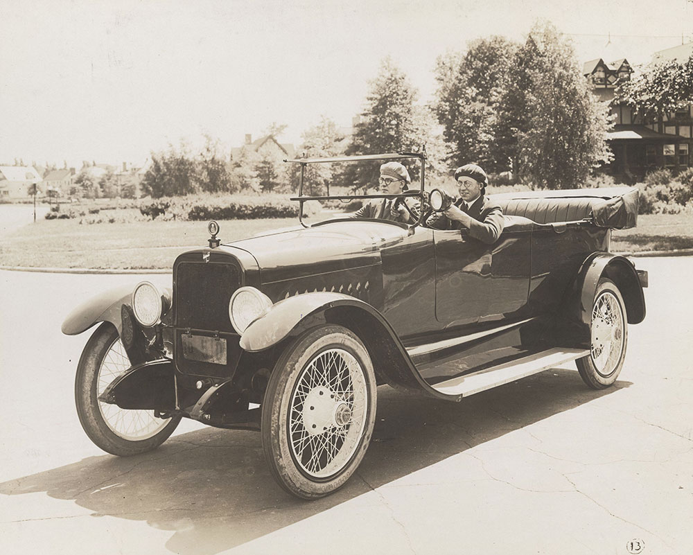 Hal Twelve touring car- 1917