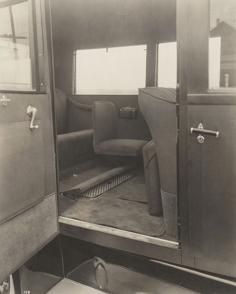 Handley-Knight 7-passenger sedan, interior rear compartment - 1922