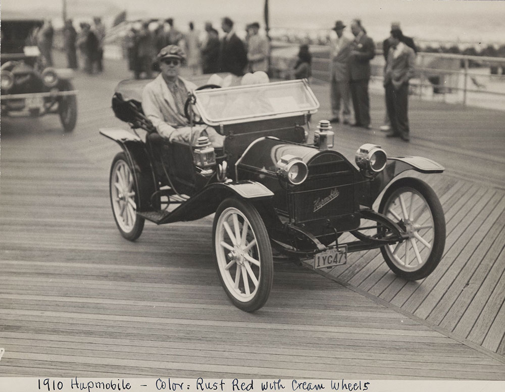 Hupmobile Model 20 runabout - 1910