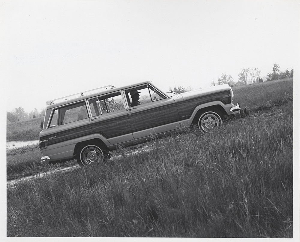 1975 Jeep Wagoneer with woodgrain side trim