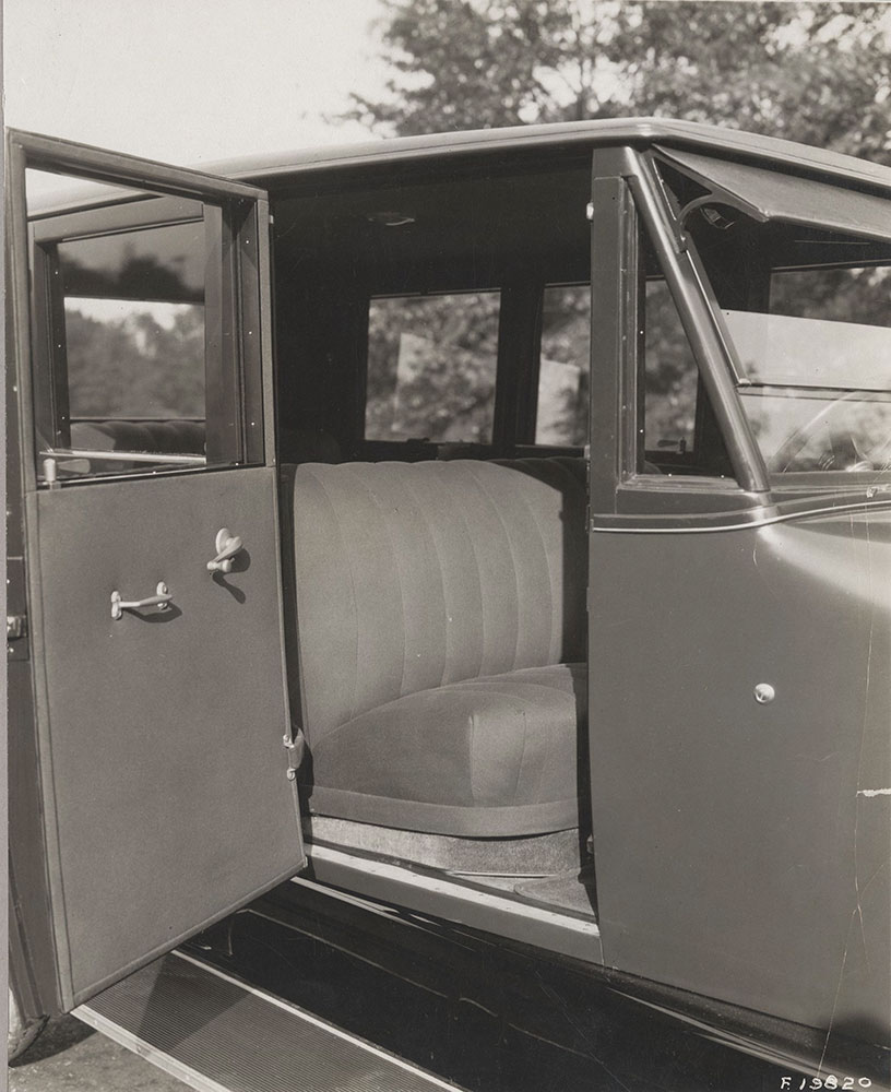 Jordan, showing front seat cushion in sedan - 1924