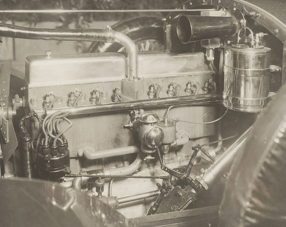 Kenworthy Line O' Eight engine, carbureter side - 1921