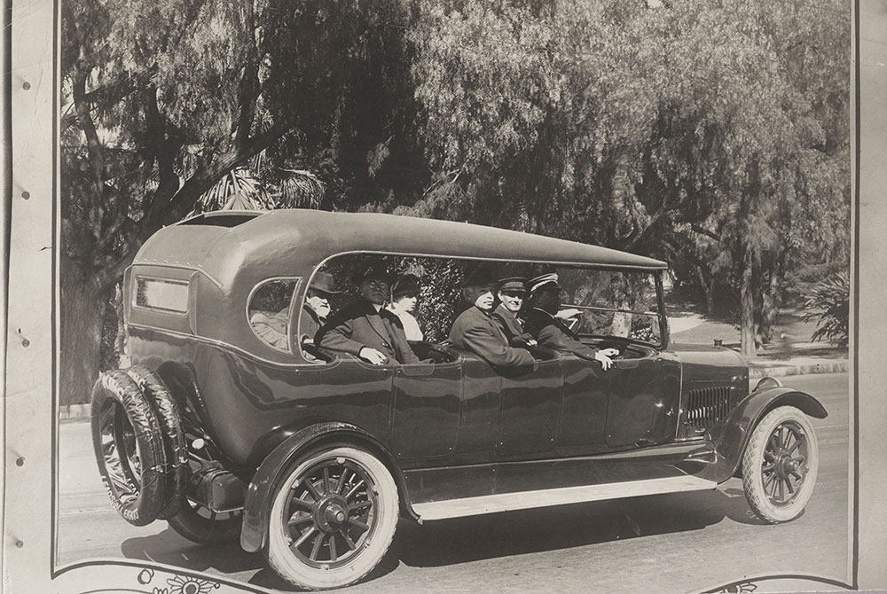 King 8 touring with special 7-passenger sightseeing body  - 1919