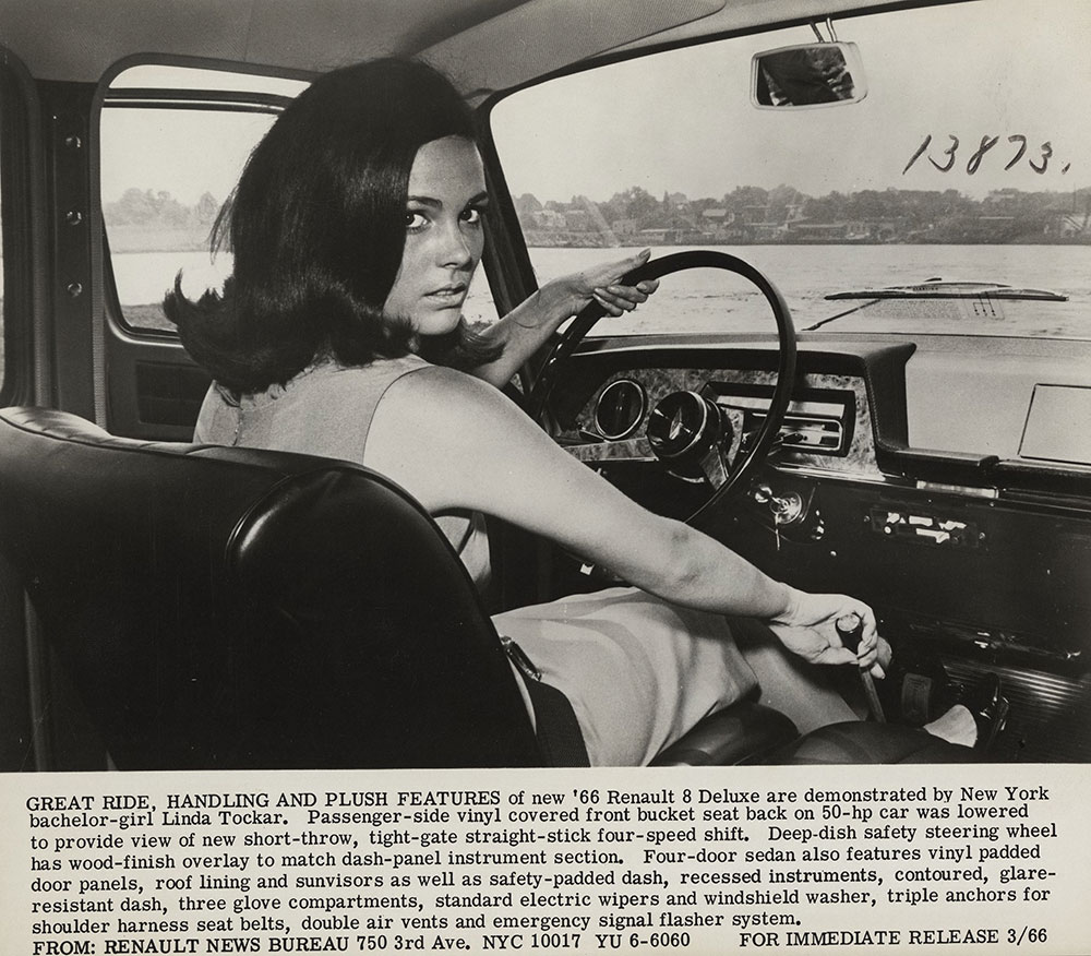 Renault 8 Deluxe Press Release - 1966