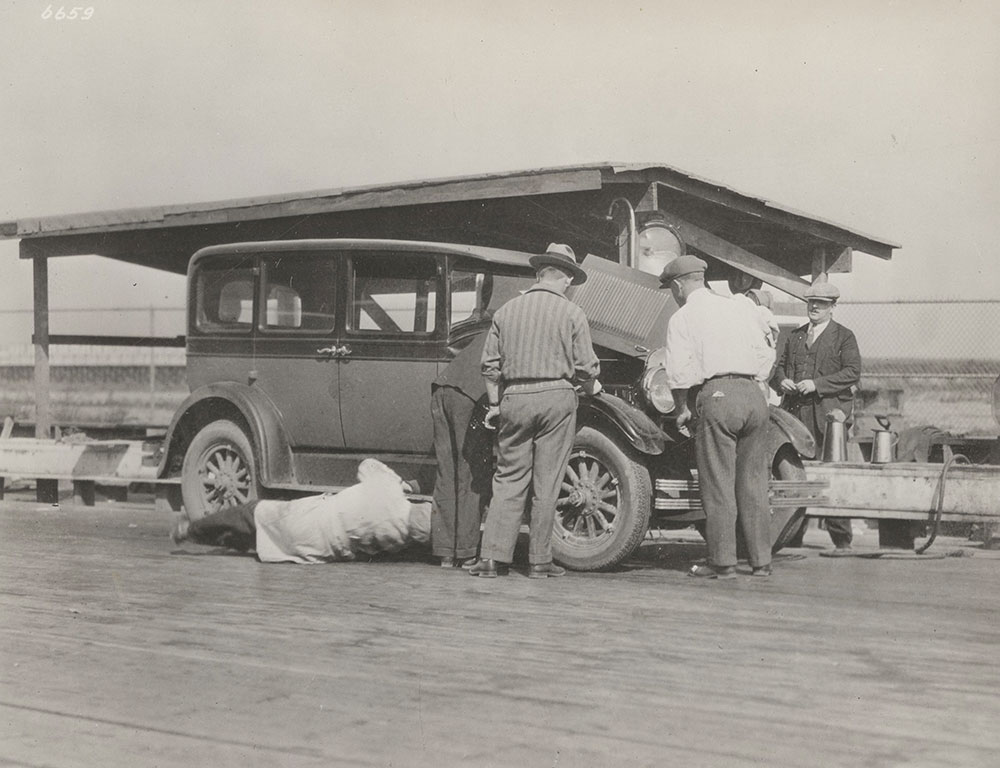 Oiling & Refueling Studebaker Dictator, Atlantic City Speedway, 1927