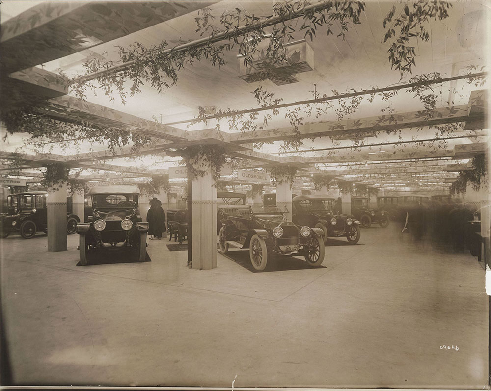 Detroit Automobile Show 1915 Oldsmobile