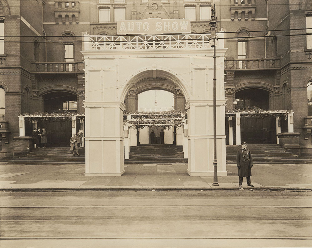 Cincinnati Auto Show 1923 Exterior daytime shot