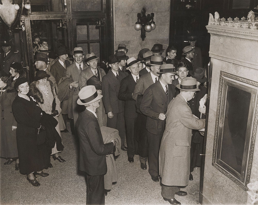 New York Auto Show November 1935 Grand Central Palace: standing in line to get in.