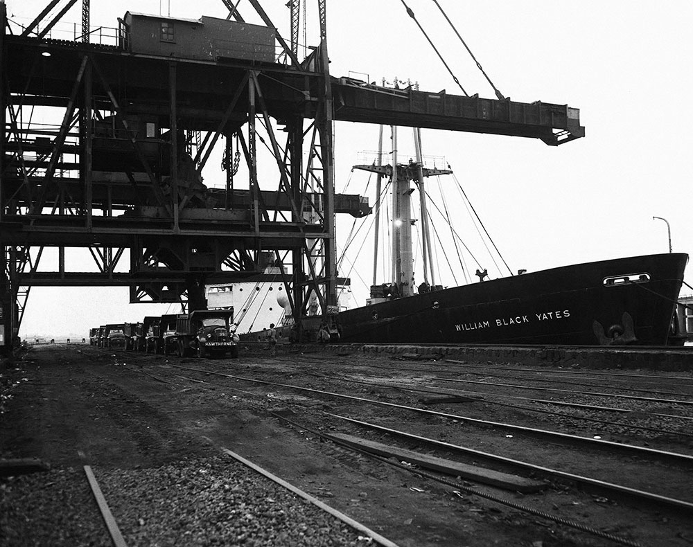 Pier 14, unloading ship of iron ore