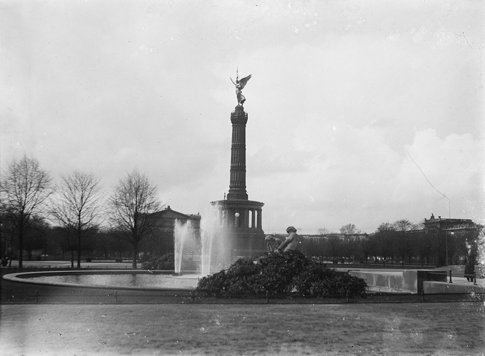 Victory Monument in the Thier Garten