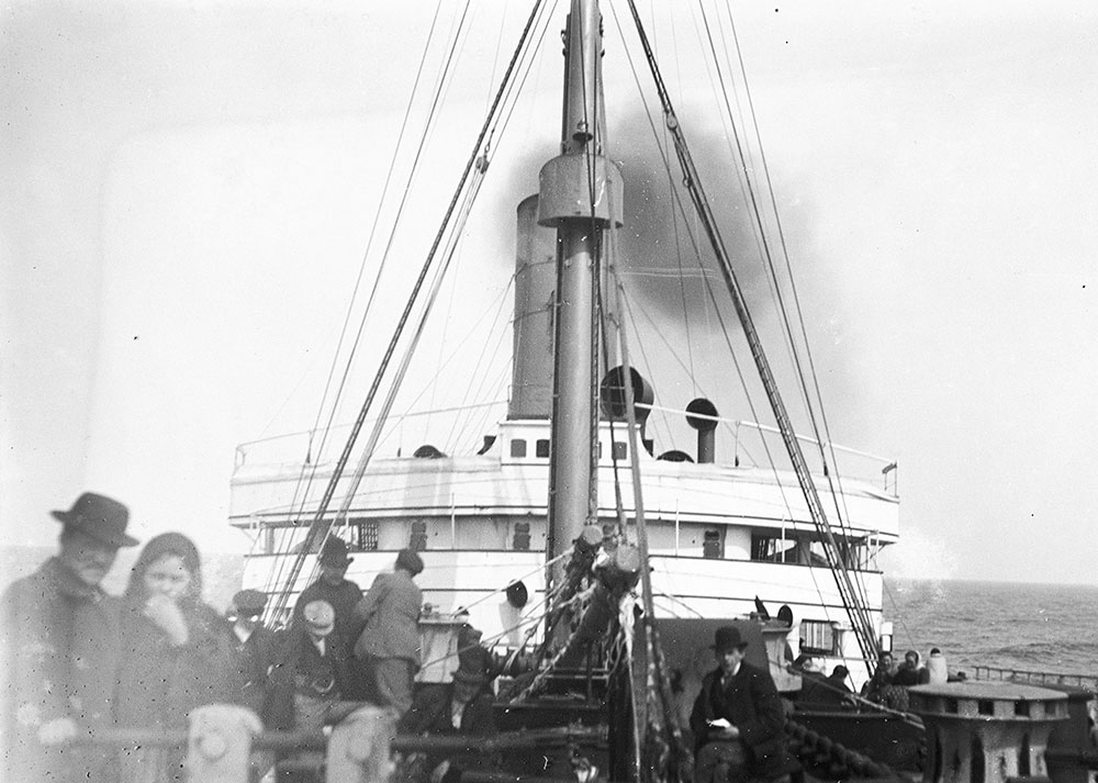 Deautschland, Looking aft from the bow