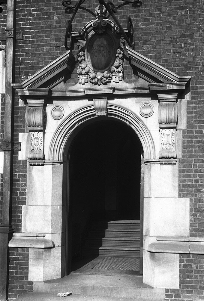 University of Pennsylvania, Dormitories, Entrance to Robert Morris House