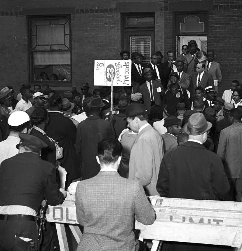 Ministers Join NAACP Pickets at School Construction Project