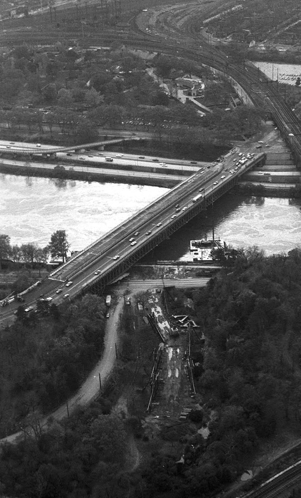 Schuylkill River and bridges