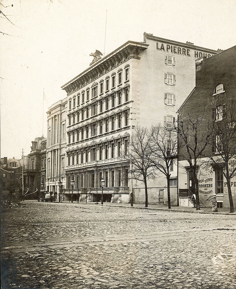 La Pierre House, Broad and Sansom Streets