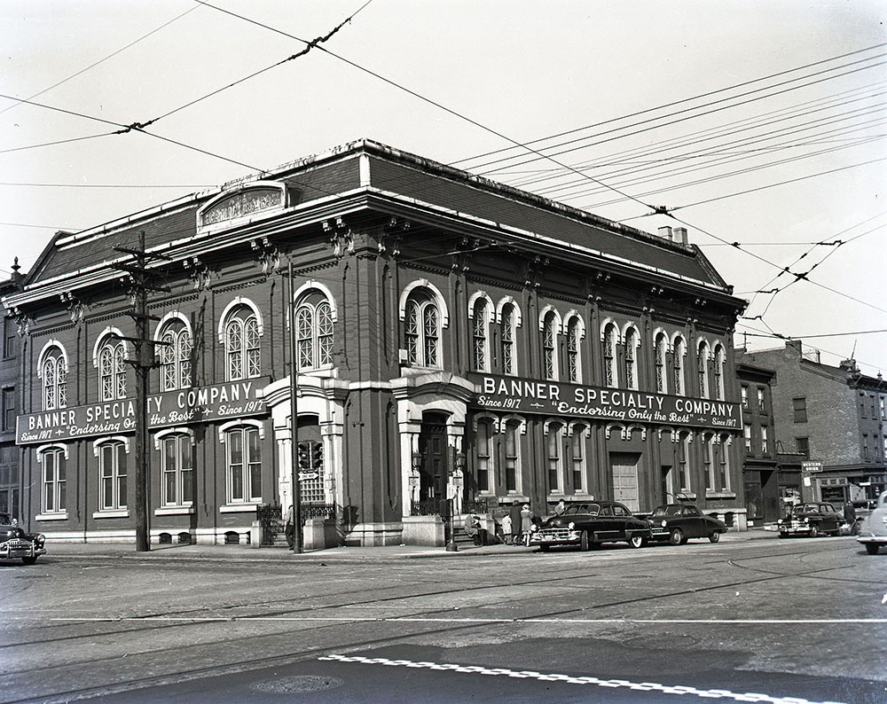 Girard Avenue & 2nd Street, Northeast corner