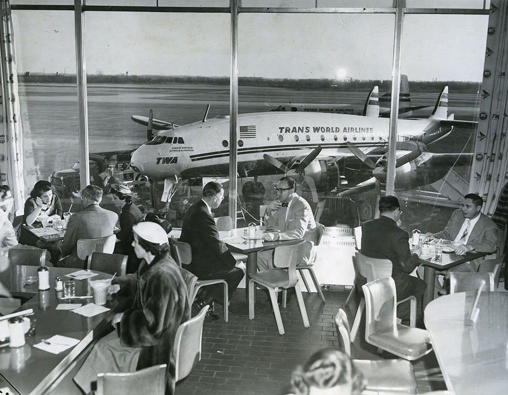 Philadelphia International Airport - Restaurant (b)