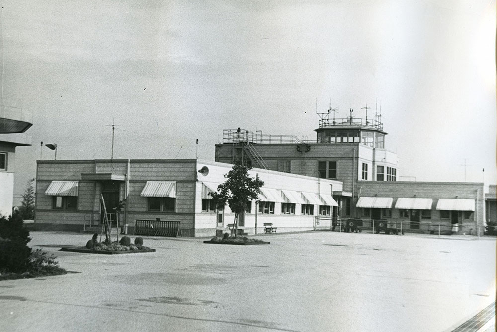 Philadelphia International Airport - Terminal ca. 1950 (a)